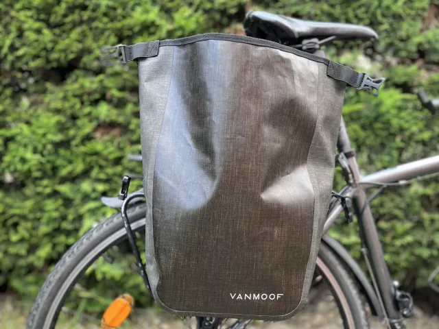 Sacoche VanMoof marron ouverte
